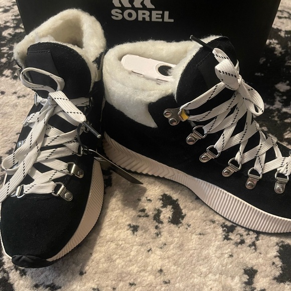 NEW Sorel waterproof boots - Picture 4 of 6